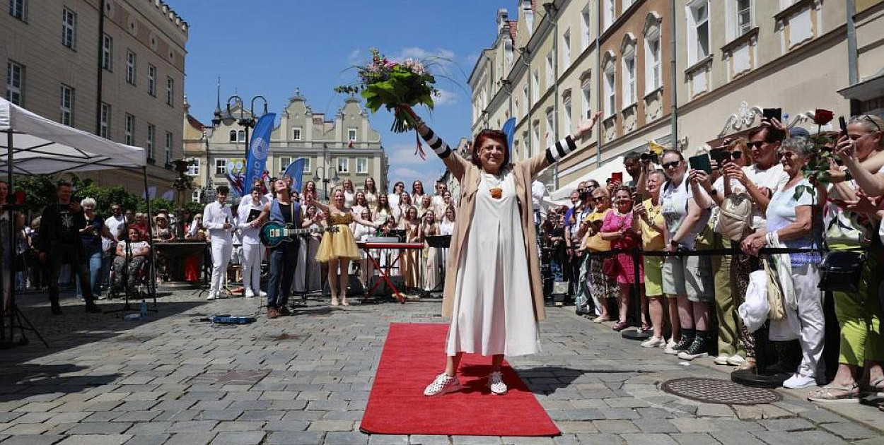 Odsłonięcie Gwiazd w Alei Gwiazd Polskiej Piosenki 2025 / fot. UM OPOLE