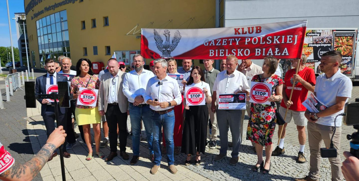Pikieta podczas konferencji CIC w Bielsku-Białej / fot. FB