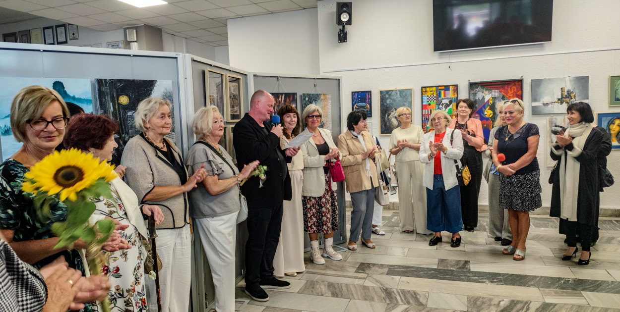 Otwarcie wystawy malarskiej seniorów "Barwne przenikanie"