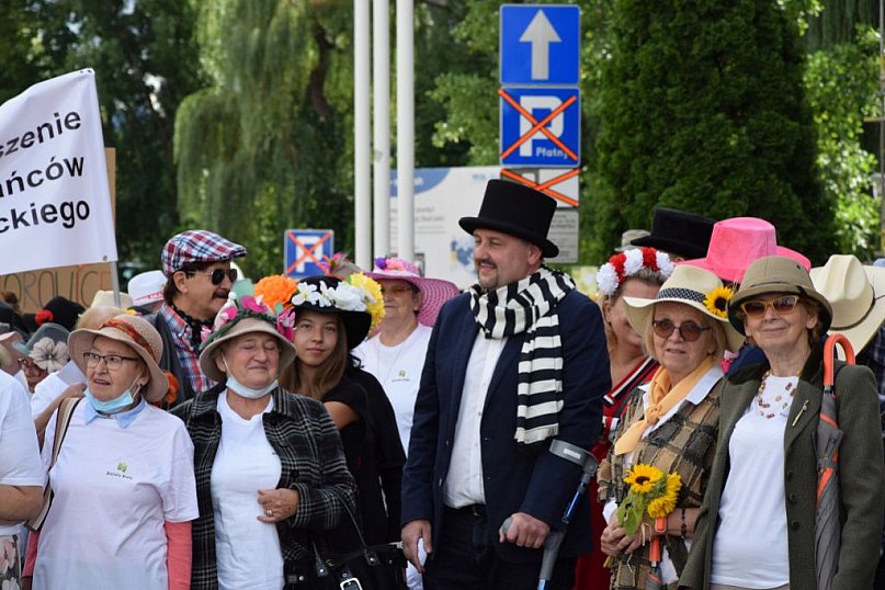 Parada Kapeluszy bielskich Seniorów