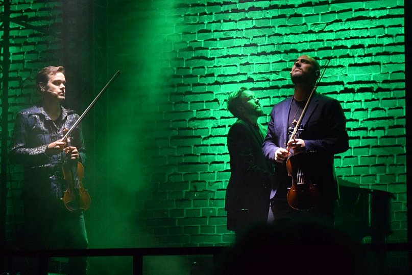 Taniec muzyki i światła na zamkowych murach