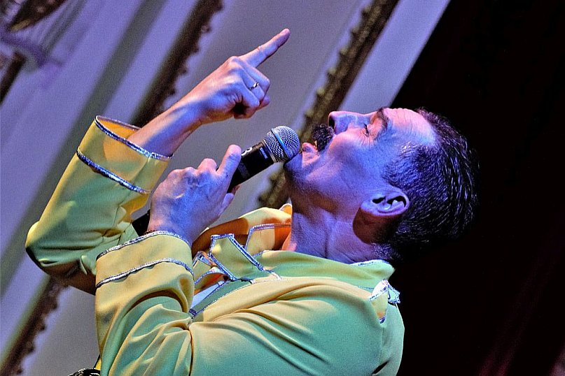 Zdolni i skromni oraz Tomasz Jachimek na 121 wieczorze Bielskiej Sceny Kabaretowej