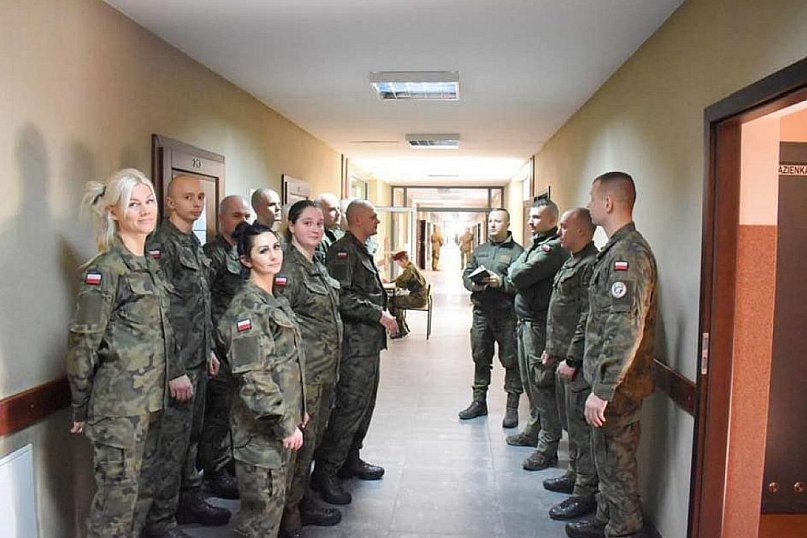 Nowi ochotnicy w koszarach bielskiego batalionu