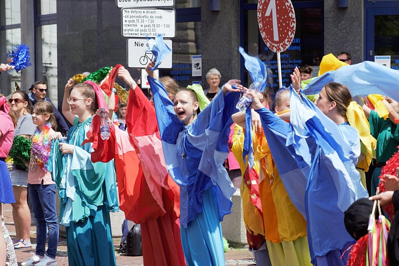 Barwny korowód z okazji Dni Bezpieczeństwa w Bielsku-Białej