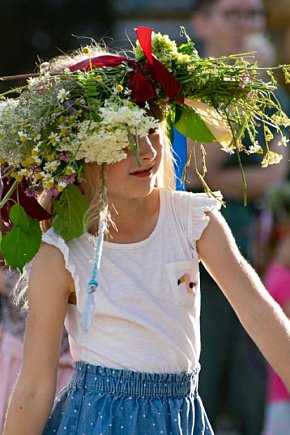 Folkowo i energetycznie podczas festiwalu świętojańskiego-690