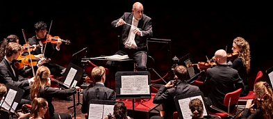 „VU ORKEST”  ORKIESTRA SYMFONICZNA WOLNEGO UNIWERSYTETU W AMSTERDAMIE  - Jedno miasto 4 sceny-953