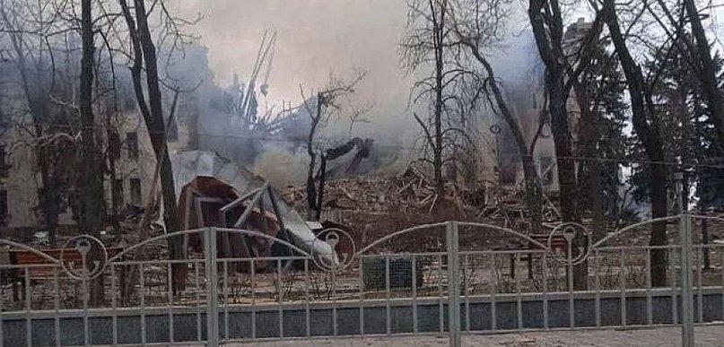 Włosi są gotowi odbudować zniszczony teatr w Mariupolu