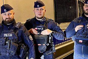 Policjanci z Bielska-Białej uratowali życie rocznego chłopca-15429