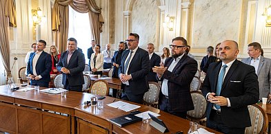 Wotum zaufania i absolutorium za 2024 rok-19382