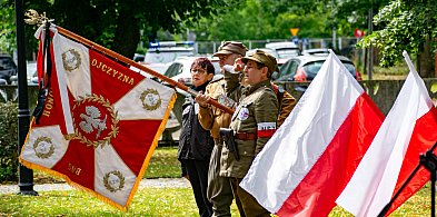 Uroczystość na Cmentarzu Wojskowym – hołd dla ofiar tragicznych wydarzeń historii-19908