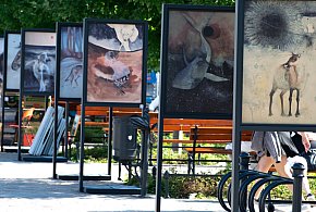 Letnie wystawy sztuki w sercu Bielska-Białej: „Chcę i nie chcę” oraz „Ścieżki”-20054