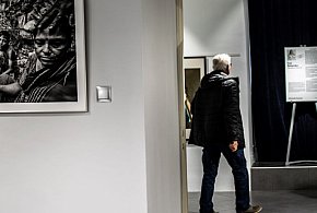 FAF w muzealnych wnętrzach - żywy Nowy Jork, brutalna Dhaka, chłodna technologia-21627