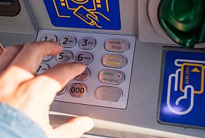 Z kont znikały pieniądze. Policja i bank badają ogólnopolski incydent-21938