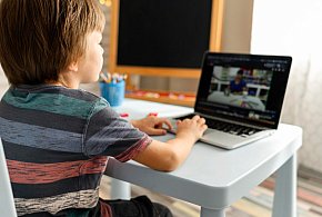 Popularni influencerzy mogą mieć kłopoty. Treści dla dzieci budzą kontrowersje-22210