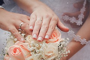 40 tys. zł za ślub i dziecko. PiS chce zachęcać do małżeństw i rodzicielstwa-22412