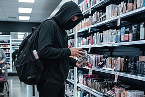 Oskarżony próbował uciec z sali rozpraw. Grozi mu 15 lat więzienia