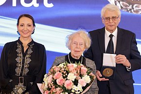 Profesor Ewa Chojecka z Nagrodą im. Gieysztora