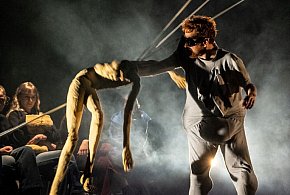 „Blind” w Banialuce. Poruszający spektakl o ciemności, bólu i odzyskiwaniu siebie