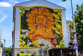 Nowy mural w Bielsku-Białej. Prekolumbijskie klimaty na placu Opatrzności Bożej