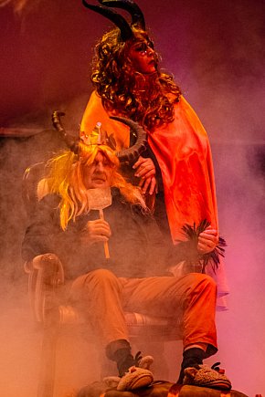 \"Igraszki z diabłem\" na łodygowickiej scenie-771