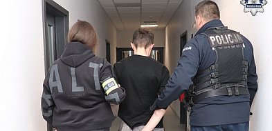 Ta butelka będzie go sporo kosztować...-22833