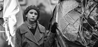 Poruszająca instalacja Teatru Polskiego o losach zapomnianego zakątka