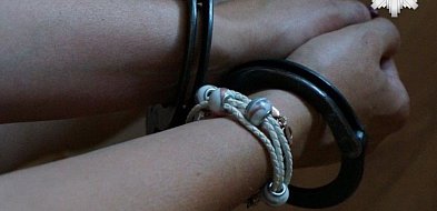 Nietrzeźwa kobieta znieważała funkcjonariuszy i zniszczyła radiowóz