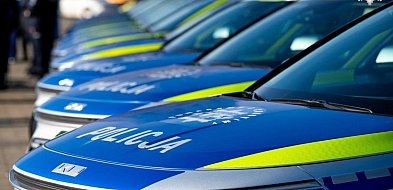 Nowe radiowozy dla bielskiego garnizonu policji. 14 pojazdów trafiło do służby