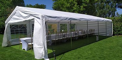 Wynajem namiotów imprezowych – kiedy to najlepsze rozwiązanie zamiast sali?