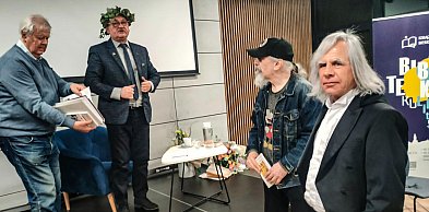 Poezja, która brzmi. Benefis Mirosława Bochenka w Książnicy Beskidzkiej