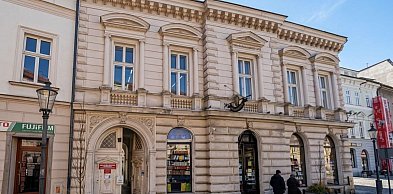 Pękające ściany i uginające się podłogi. Dlaczego biblioteka musi się przenieść?