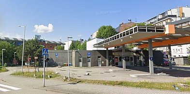 Dlaczego stacja paliw przy Partyzantów  wciąż stoi pusta