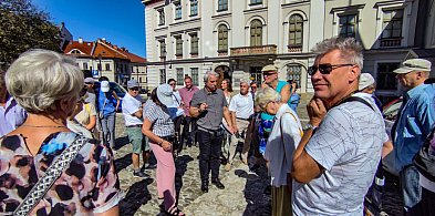 Budowniczowie i burzyciele. Spacer śladami Podzamcza z bielskimi archeologami-21231