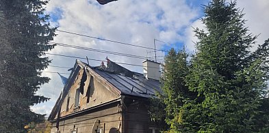 Policjanci uratowali trzy osoby z płonącego budynku w Bielsku-Białej-21983