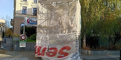 Lifting bielskiej Syrenki... Prace mają zakończyć się jeszcze w listopadzie-22139