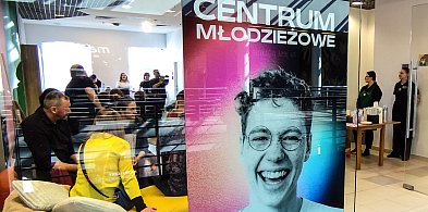 Centrum młodzieżowe w Sferze już działa. Kanapy, planszówki, PlayStation i… kakao