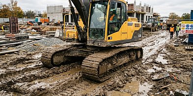 Wypadek przy pracy w Bielsku-Białej. Operator koparki był pijany