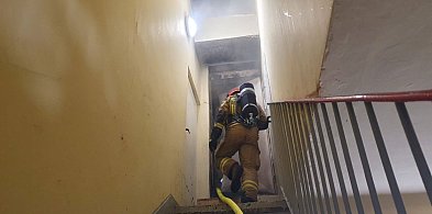 Pożar na dachu bloku przy ul. Podgórze w Bielsku-Białej. Interweniowała straż