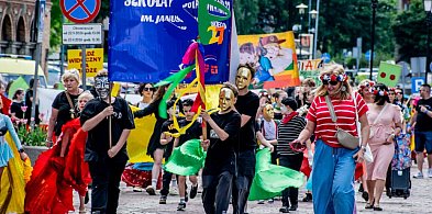 Kolorowy pochód młodzieży przeszedł ulicami Bielska-Białej