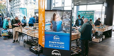 Charytatywny kiermasz „Żyjące Książki” w Galerii Sfera