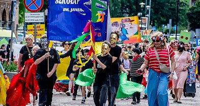 Kolorowy pochód młodzieży przeszedł ulicami Bielska-Białej