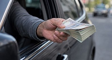 47-latek po alkoholu oferował 5 tys. zł łapówki policjantom w Bielsku-Białej