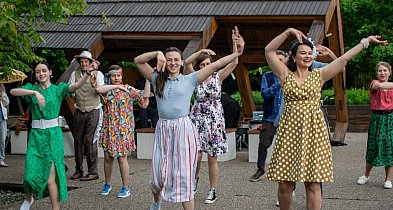Swing, muzyka na żywo i taniec pod chmurką. Cykl potańcówek na lotnisku