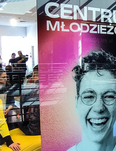 Centrum młodzieżowe w Sferze już działa. Kanapy, planszówki, PlayStation i… kakao