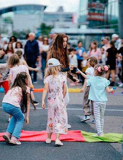Dzień Dziecka w Sarnim Stoku. Zabawa, wakacyjne nagrody i akcja „Uszyj Jasia”