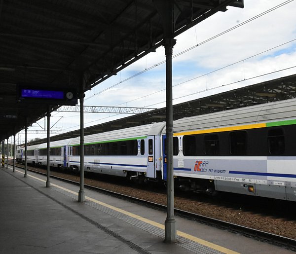 Z Warszawy do Wrocławia w półtorej godziny? Pociągi przyspieszą do 350 km/h-21401