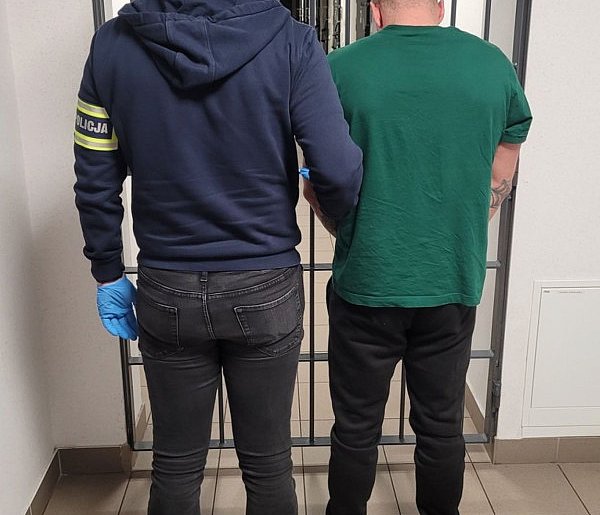 Narkotyki popijał alkoholem. Na dodatek miał sądowy zakaz prowadzenia pojazdów-21732