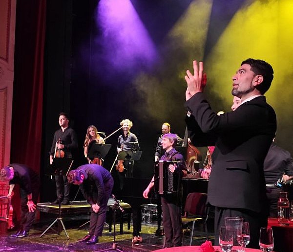 Astor Piazzolla znakomicie czuje się także pod beskidzkim niebem-21414
