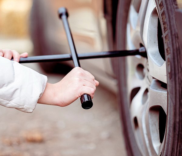 Z pozoru drobiazg, a może skończyć się tragedią. Urząd ostrzega kierowców-22154