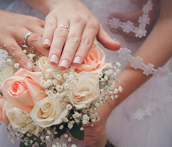 40 tys. zł za ślub i dziecko. PiS chce zachęcać do małżeństw i rodzicielstwa-22412